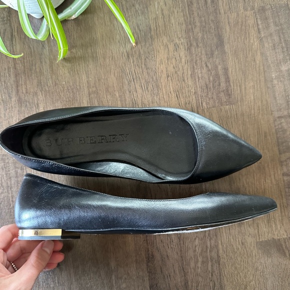 Burberry Black Leather flats with gold detail on heel- size Women’s 39- 8.5 US - Picture 8 of 11